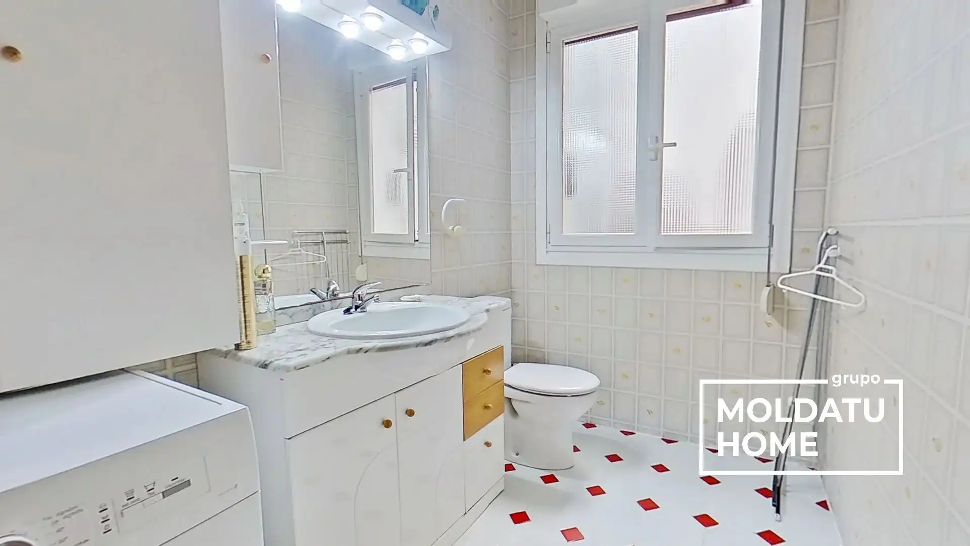 Bathroom of Flat for sale in Bilbao   with Heating and Furnished