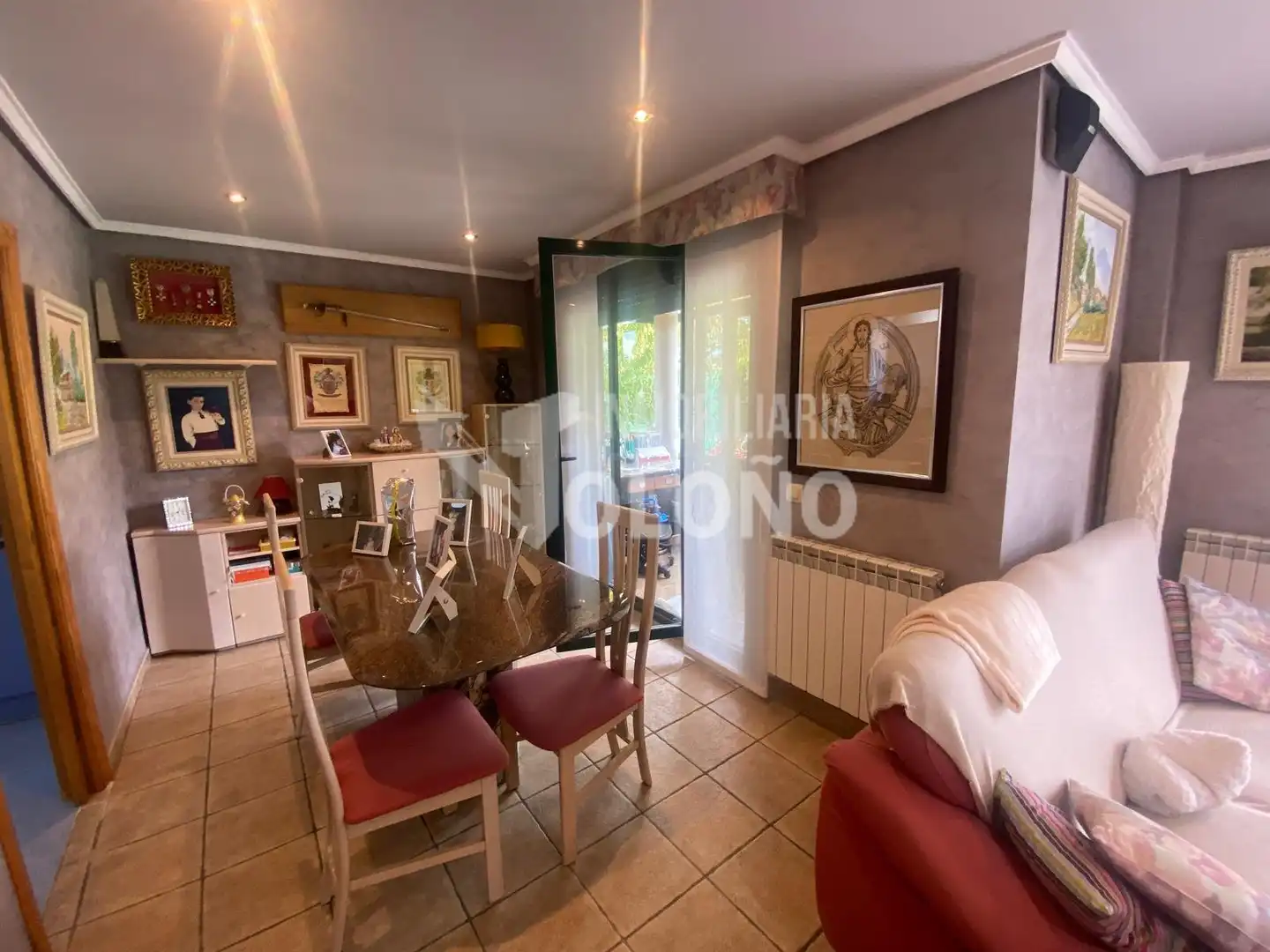 Sala d'estar de Casa o xalet en venda en Ollauri amb Calefacció, Jardí privat i Terrassa