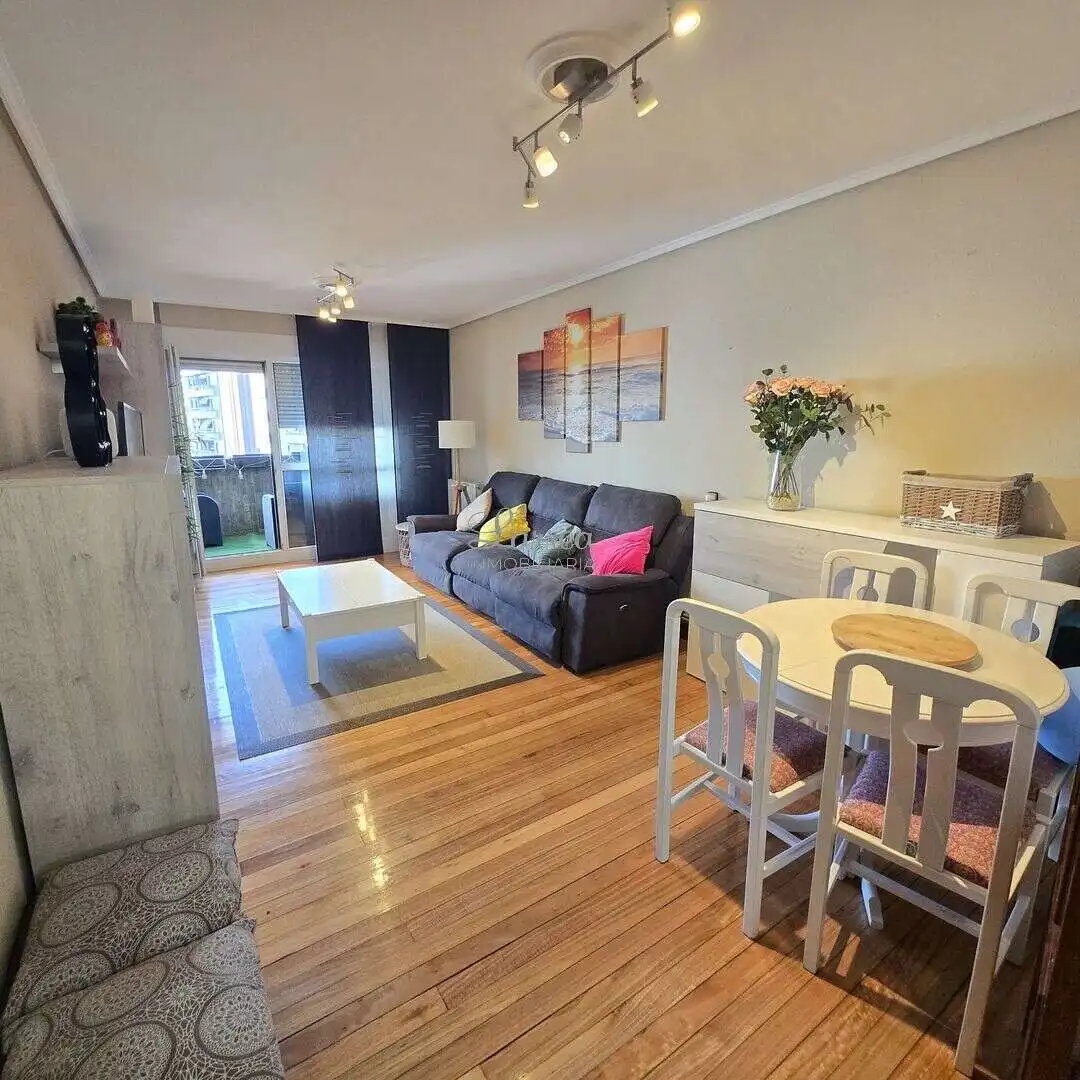 Sala de estar de Piso en venta en Amorebieta-Etxano con Calefacción, Terraza y Trastero