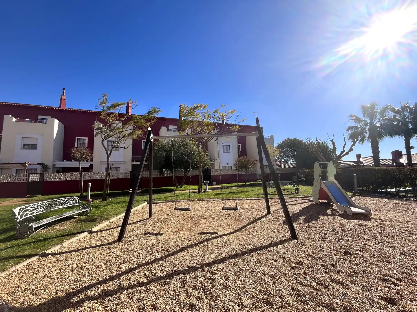Vista exterior de Casa adosada en venta en Ayamonte con Calefacción, Terraza y Piscina