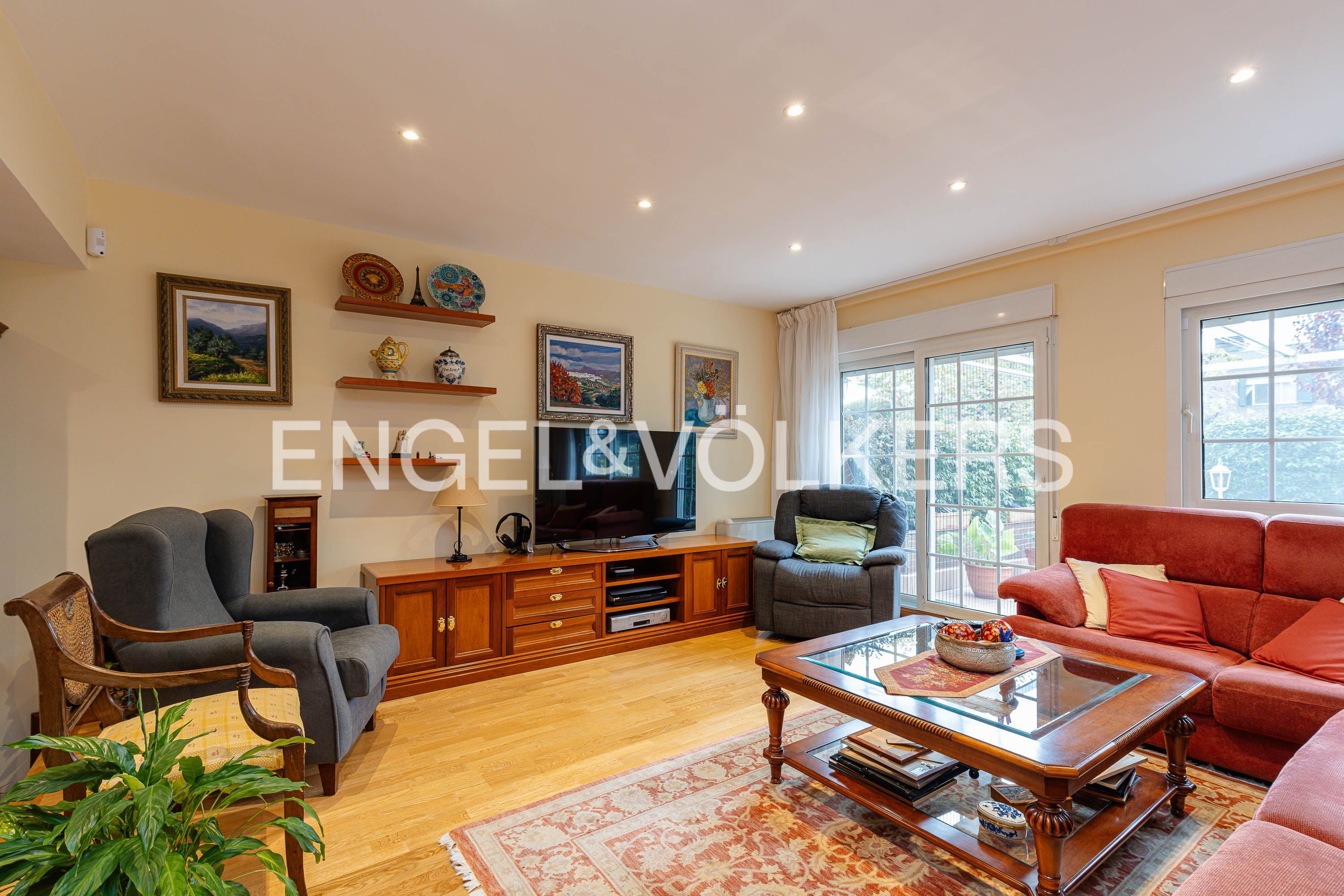 Exterior view of House or chalet for sale in Majadahonda  with Air Conditioner, Heating and Private garden