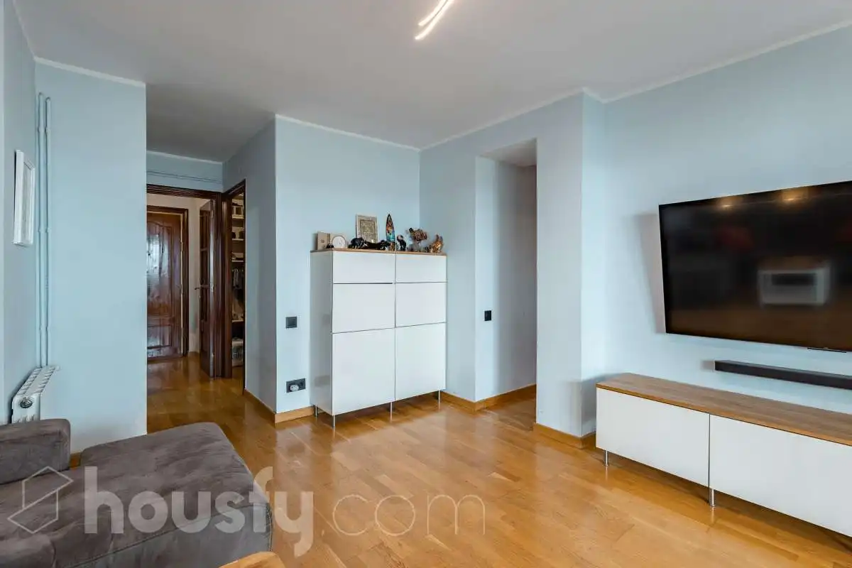 Sala d'estar de Pis en venda en L'Hospitalet de Llobregat amb Aire condicionat, Calefacció i Terrassa