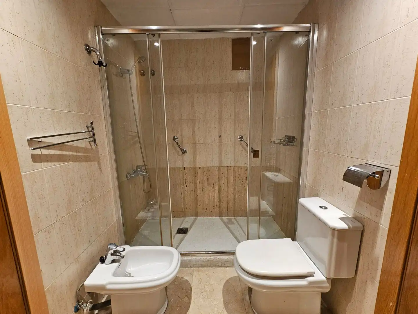 Bathroom of Flat for rent in Barcelona  with Air Conditioner and Furnished
