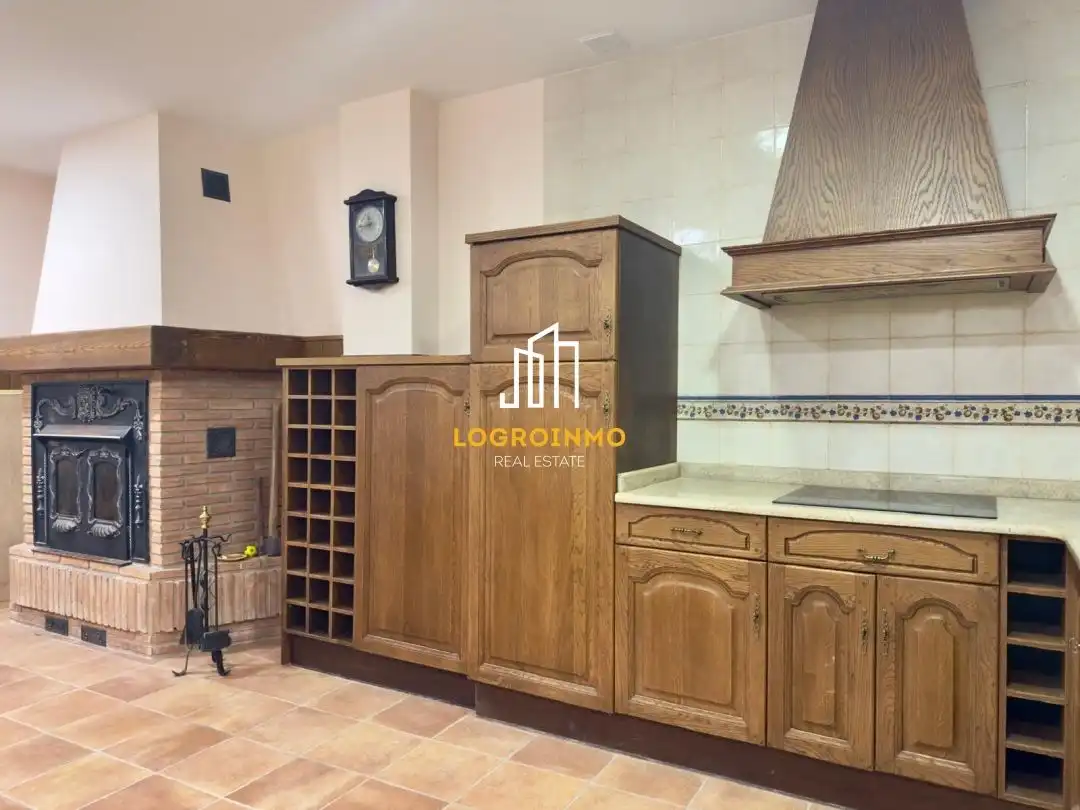 Cuina de Casa o xalet en venda en Oyón-Oion amb Calefacció, Terrassa i Moblat
