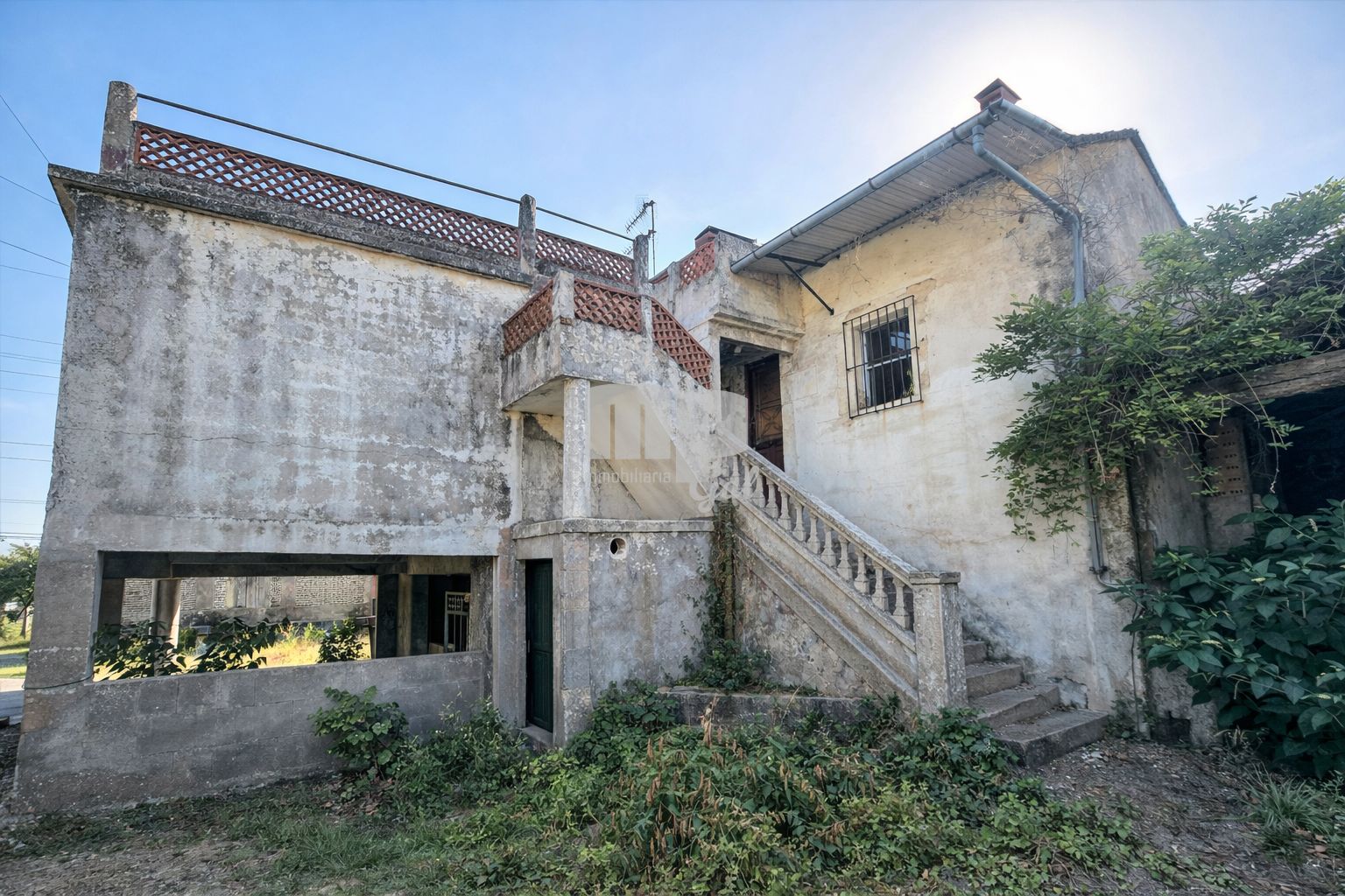 Außenansicht von Country house zum Verkauf in Mos mit Privatgarten, Terrasse und Abstellraum