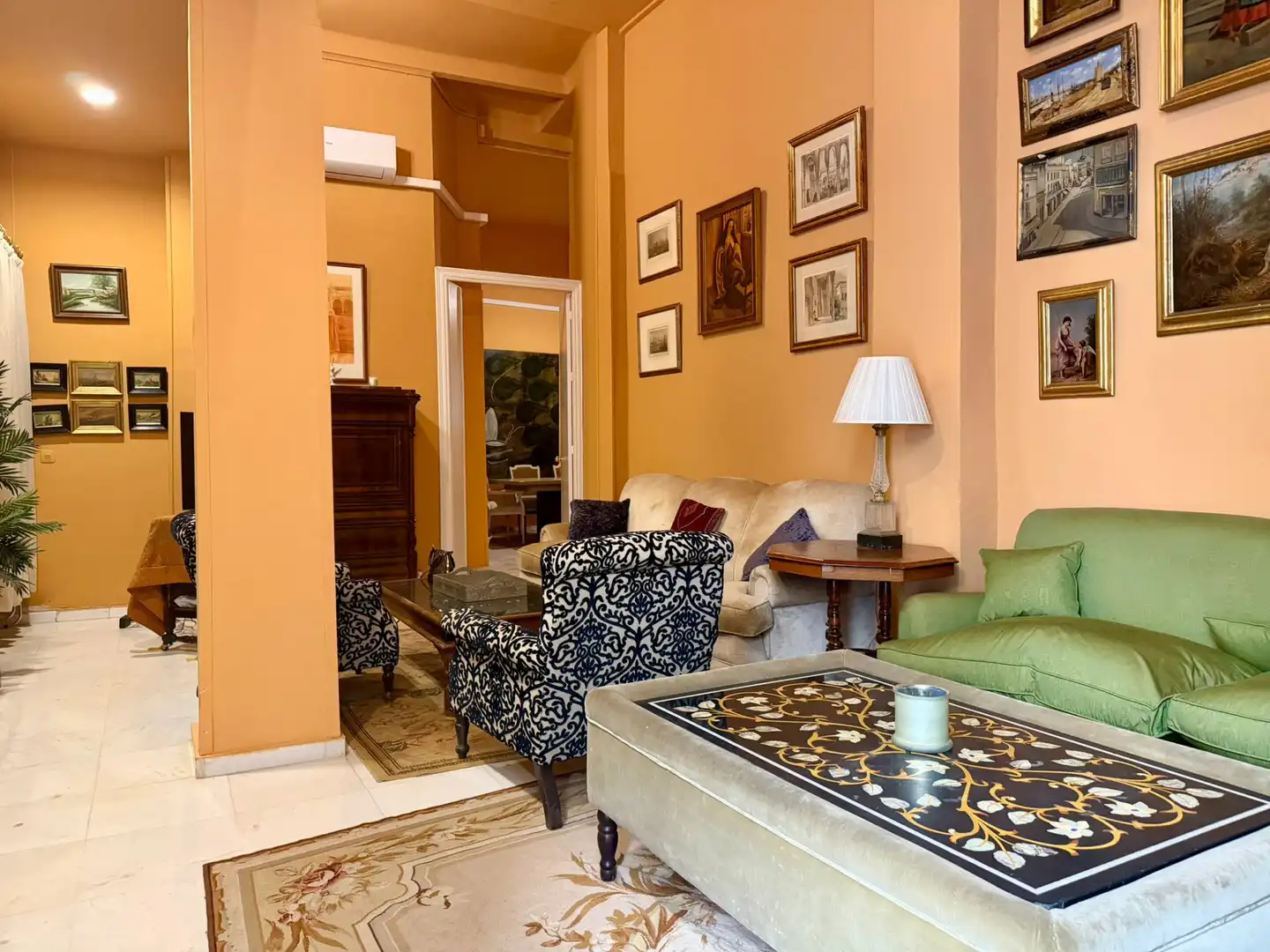 Sala de estar de Piso en venta en Sevilla con Aire acondicionado, Calefacción y Amueblado
