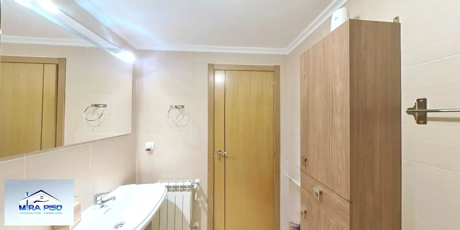 Baño de Ático en venta en Entrambasaguas con Calefacción, Parquet y Terraza