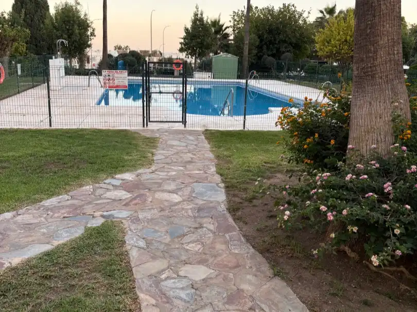 Piscina de Pis en venda en Torremolinos amb Aire condicionat, Terrassa i Balcó