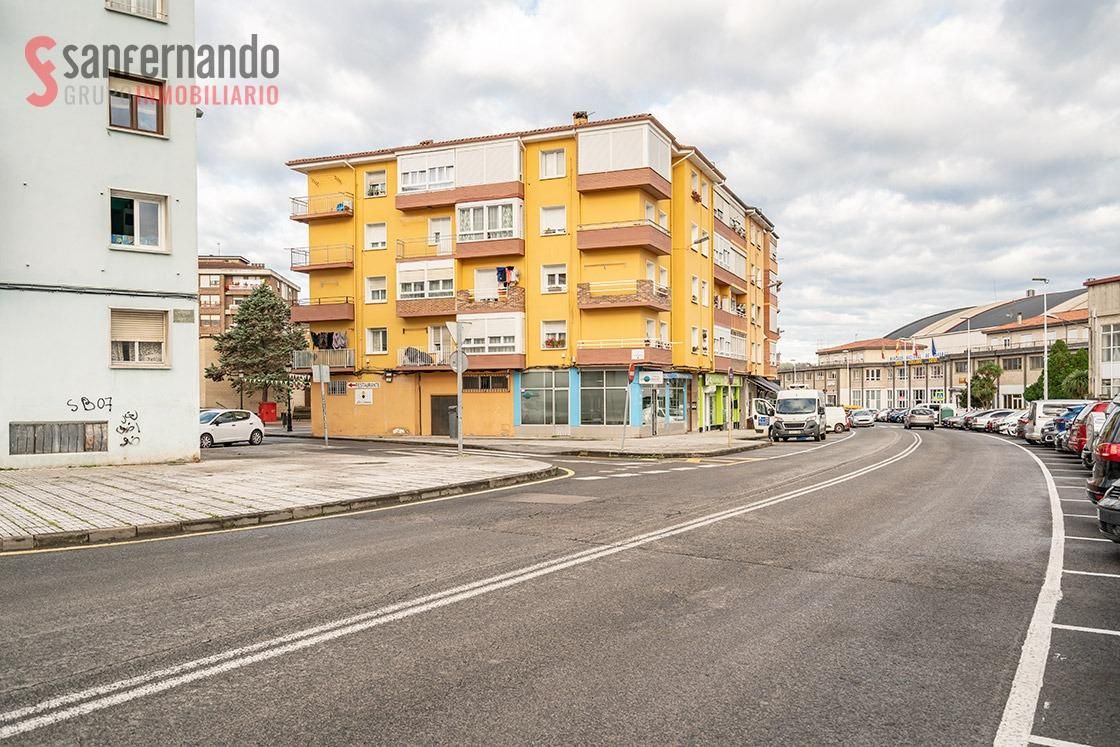 Vista exterior de Piso en venta en Torrelavega 