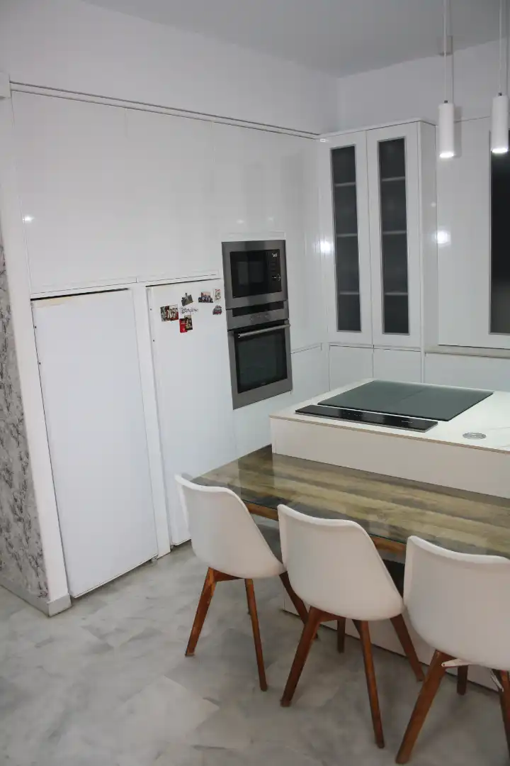 Küche von Einfamilien-Reihenhaus zum Verkauf in Montequinto mit Klimaanlage, Heizung und Terrasse
