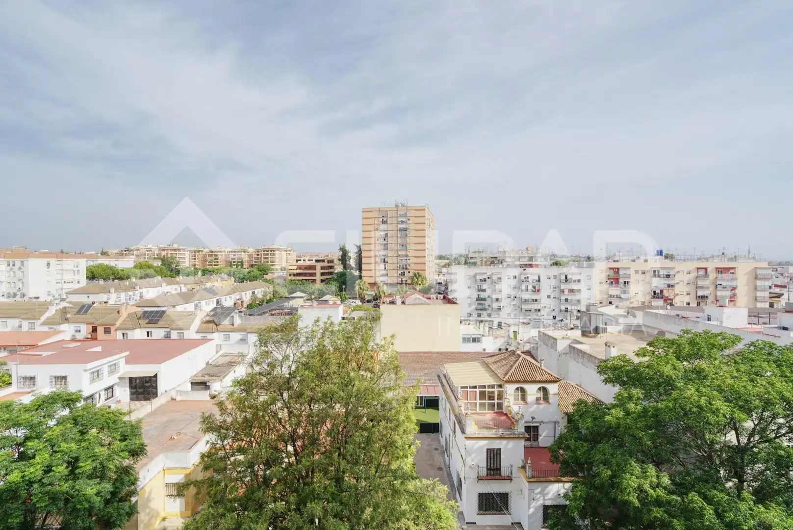 Vista exterior de Pis en venda en San Juan de Aznalfarache amb Terrassa