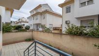 Vista exterior de Casa o xalet en venda en Armilla amb Calefacció i Terrassa