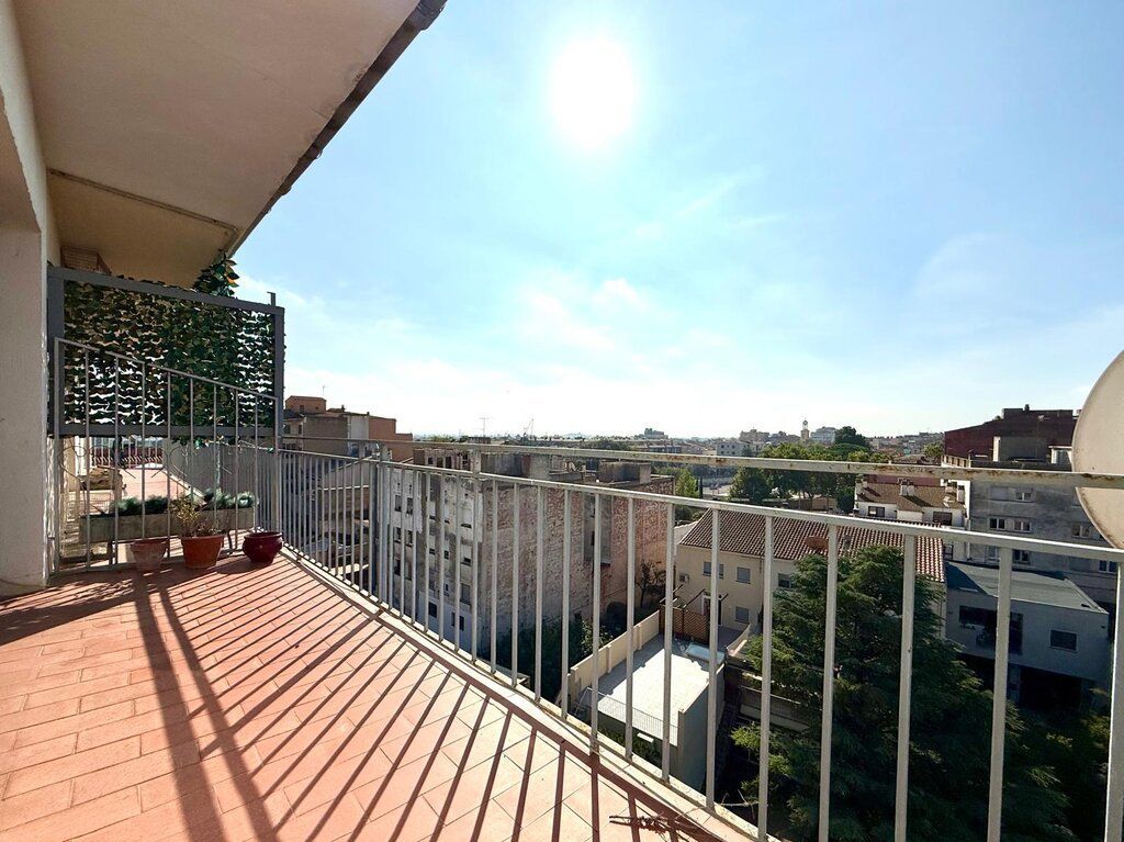 Terraza de Ático en venta en Figueres con Calefacción, Terraza y Trastero