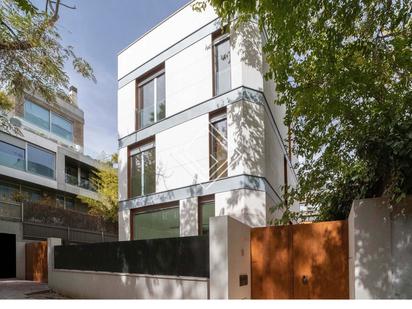 Exterior view of House or chalet for sale in  Madrid Capital  with Air Conditioner, Heating and Private garden