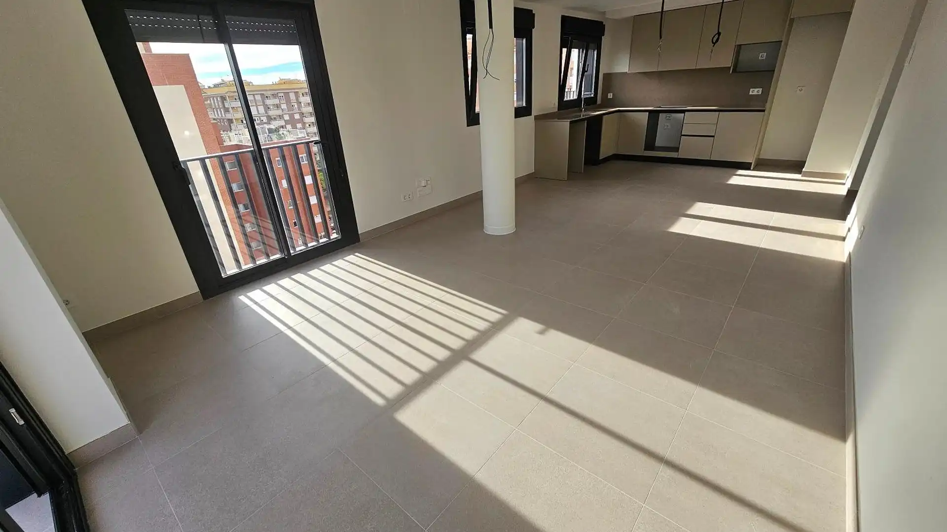 Vista exterior de Piso en venta en Castellón de la Plana / Castelló de la Plana con Aire acondicionado, Terraza y Trastero