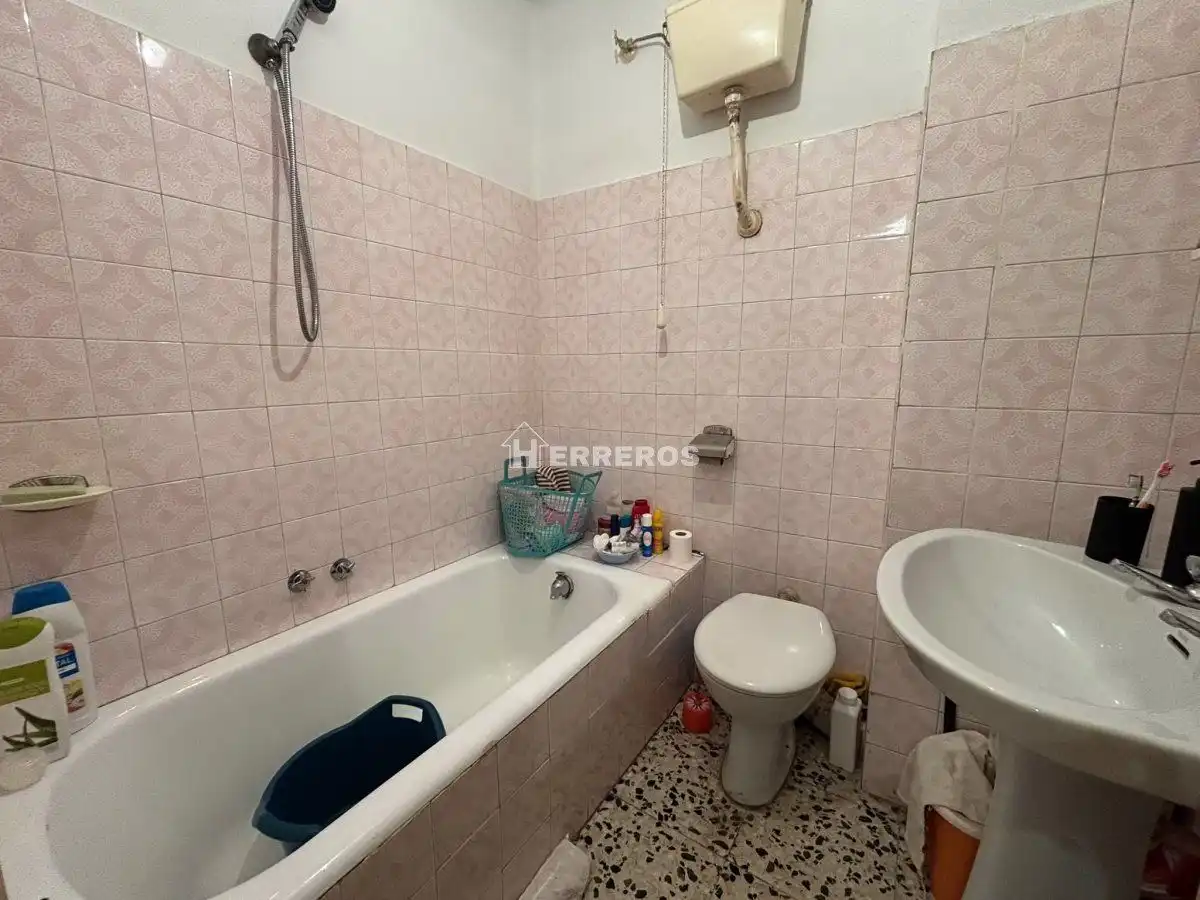 Bathroom of Flat for sale in Uruñuela, La Rioja