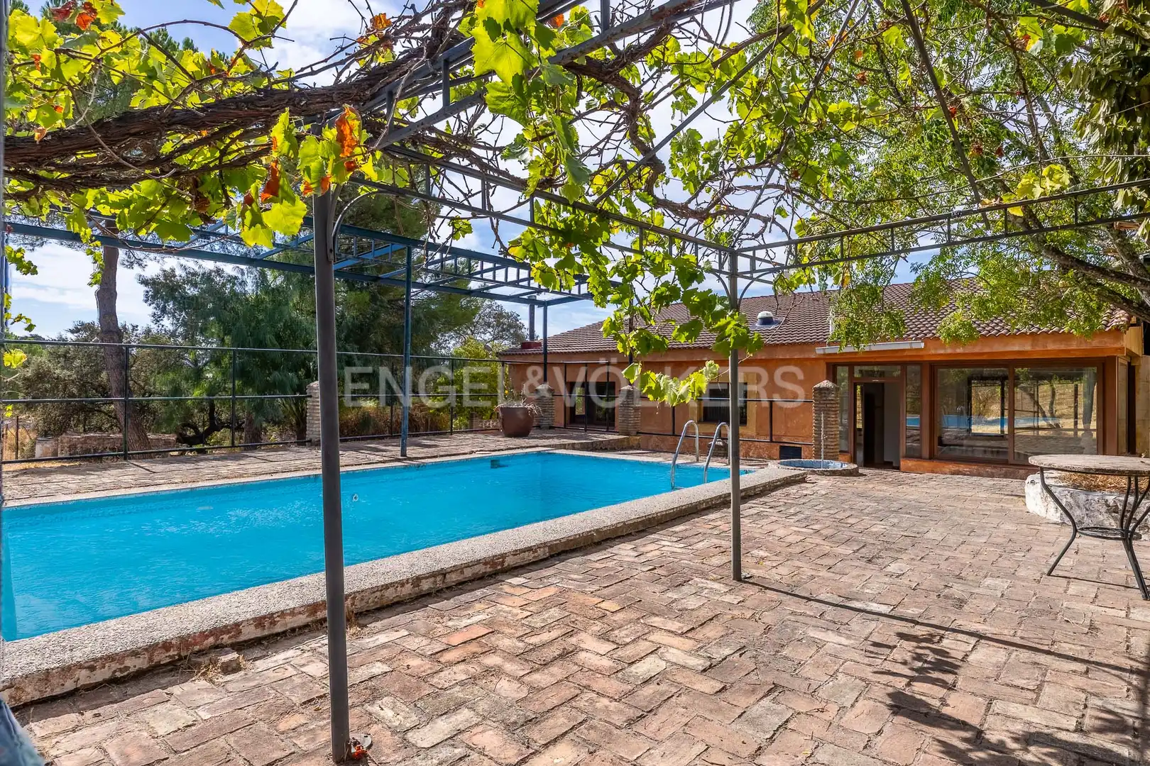 Piscina de Finca rústica en venta en El Castillo de las Guardas con Calefacción, Jardín privado y Terraza