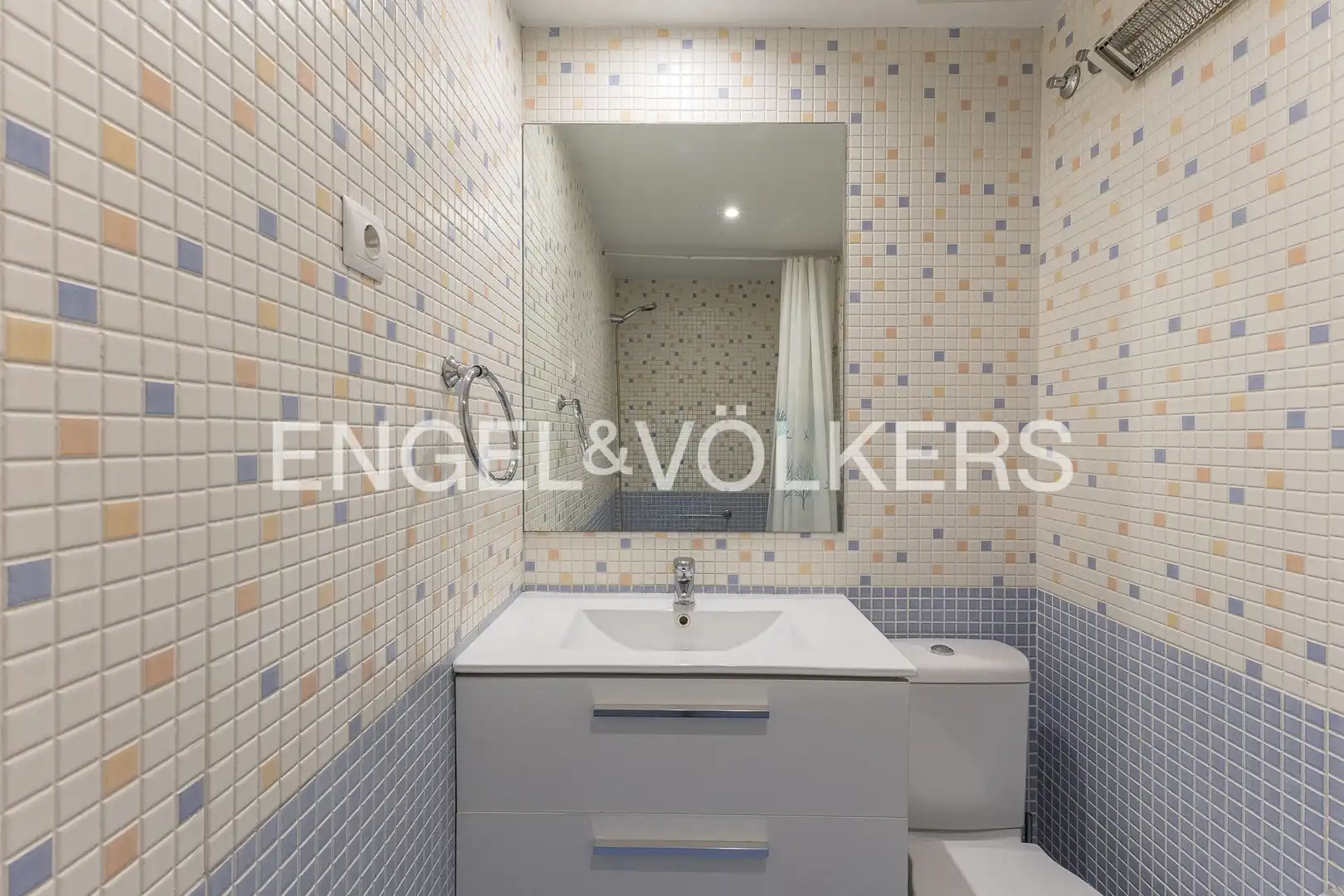 Baño de Piso en venta en Madrid con Aire acondicionado, Calefacción y Piscina