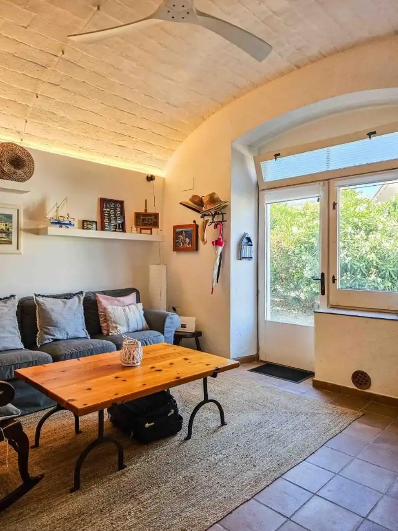Wohnzimmer von Country house zum Verkauf in Cadaqués mit Klimaanlage und Terrasse