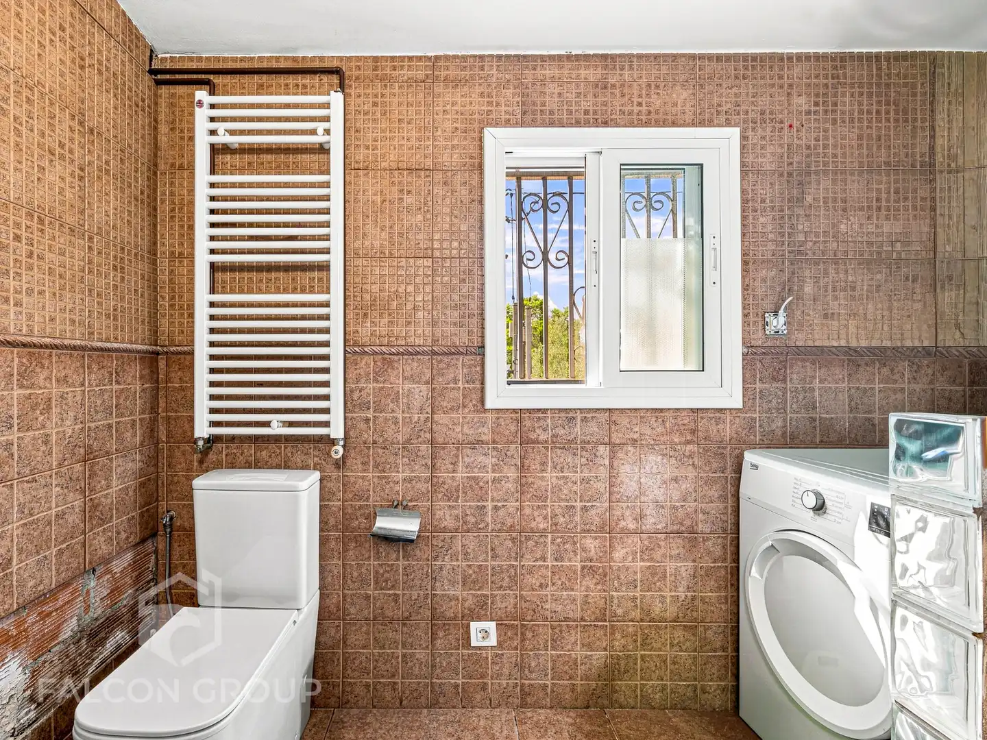 Baño de Finca rústica en venta en Vilanova i la Geltrú con Aire acondicionado, Calefacción y Jardín privado