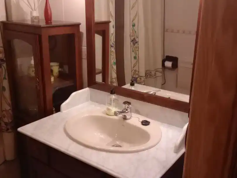 Badezimmer von Wohnung zur Miete in Cáceres Capital mit Klimaanlage