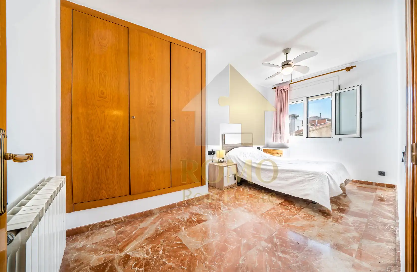 Casa adosada en venta en Plaça Ponent, La Llagosta