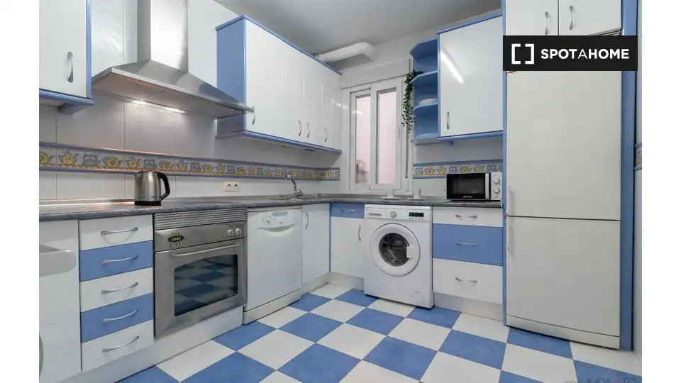 Cocina de Piso de alquiler en Madrid con Aire acondicionado, Calefacción y Amueblado