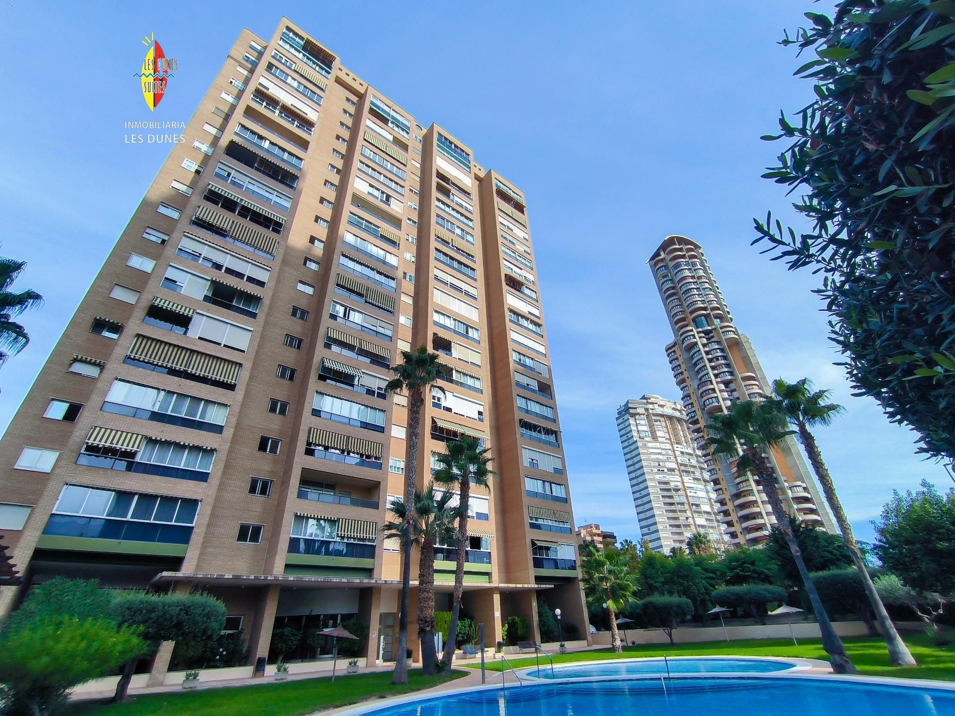 Vista exterior de Piso en venta en Benidorm con Aire acondicionado, Jardín privado y Terraza