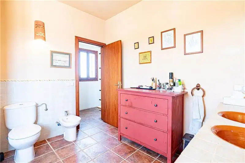 Bany de Finca rústica en venda en Binissalem amb Aire condicionat, Jardí privat i Terrassa