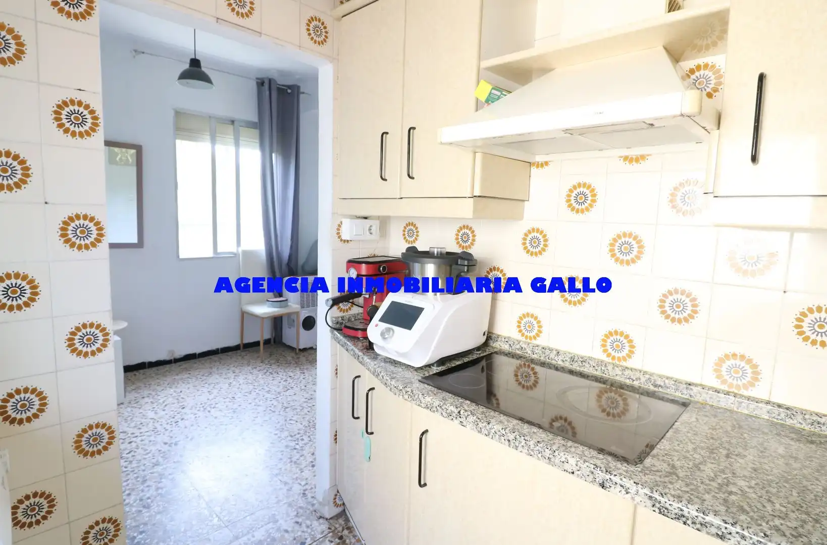 Kitchen of Flat for sale in Sevilla  with Air Conditioner and Storage room