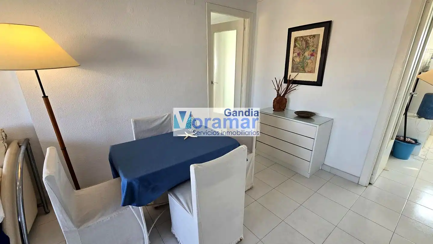 Dormitori de Apartament de lloguer en Gandia amb Terrassa, Moblat i Piscina comunitària