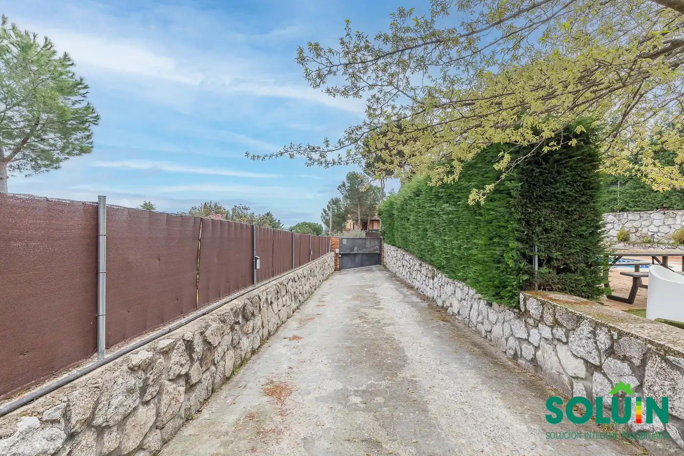Vista exterior de Casa o xalet en venda en Torrelodones amb Aire condicionat, Calefacció i Jardí privat