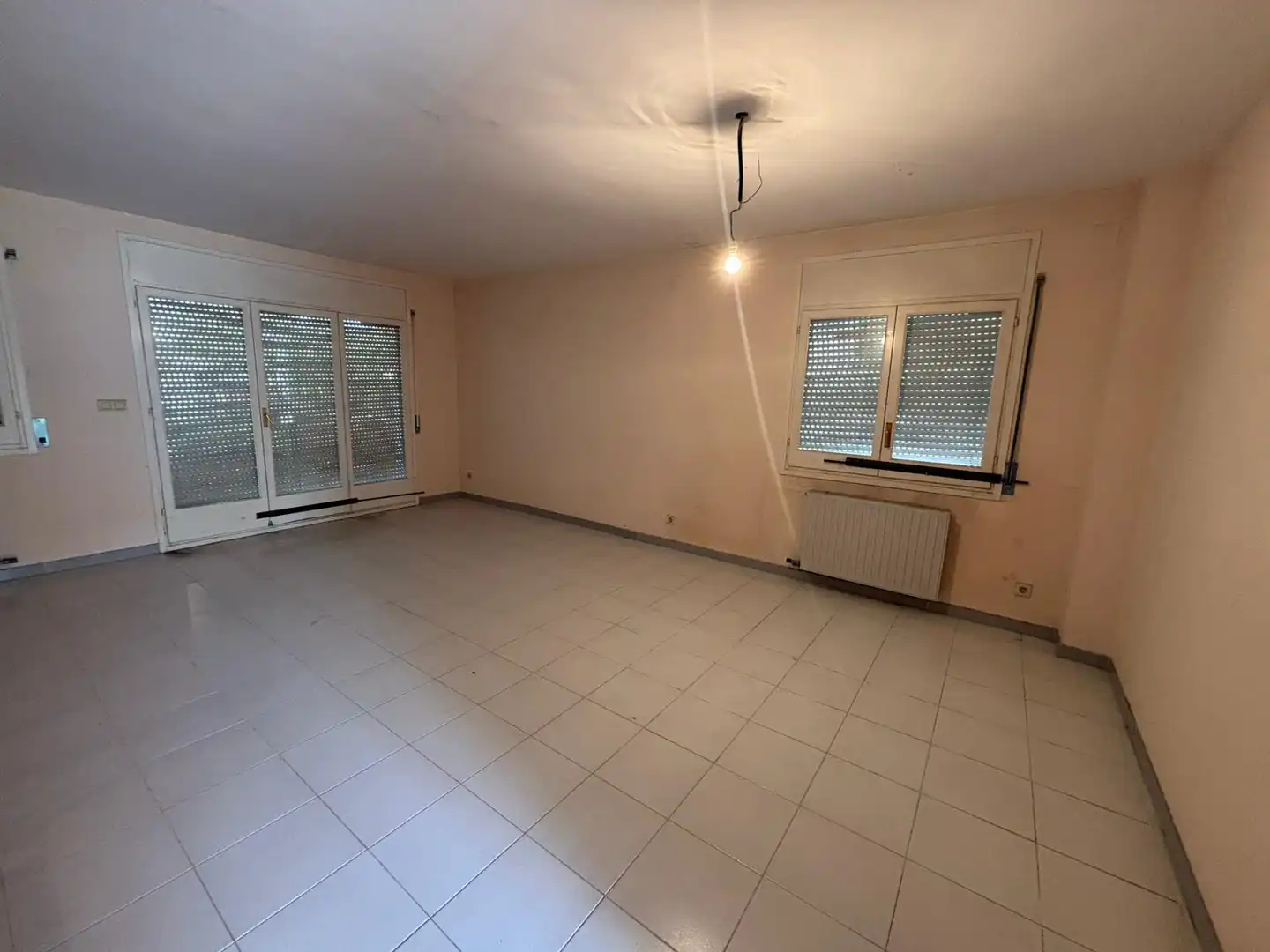 Casa adosada en venta en Sant Esteve Sesrovires con Calefacción, Terraza y Trastero