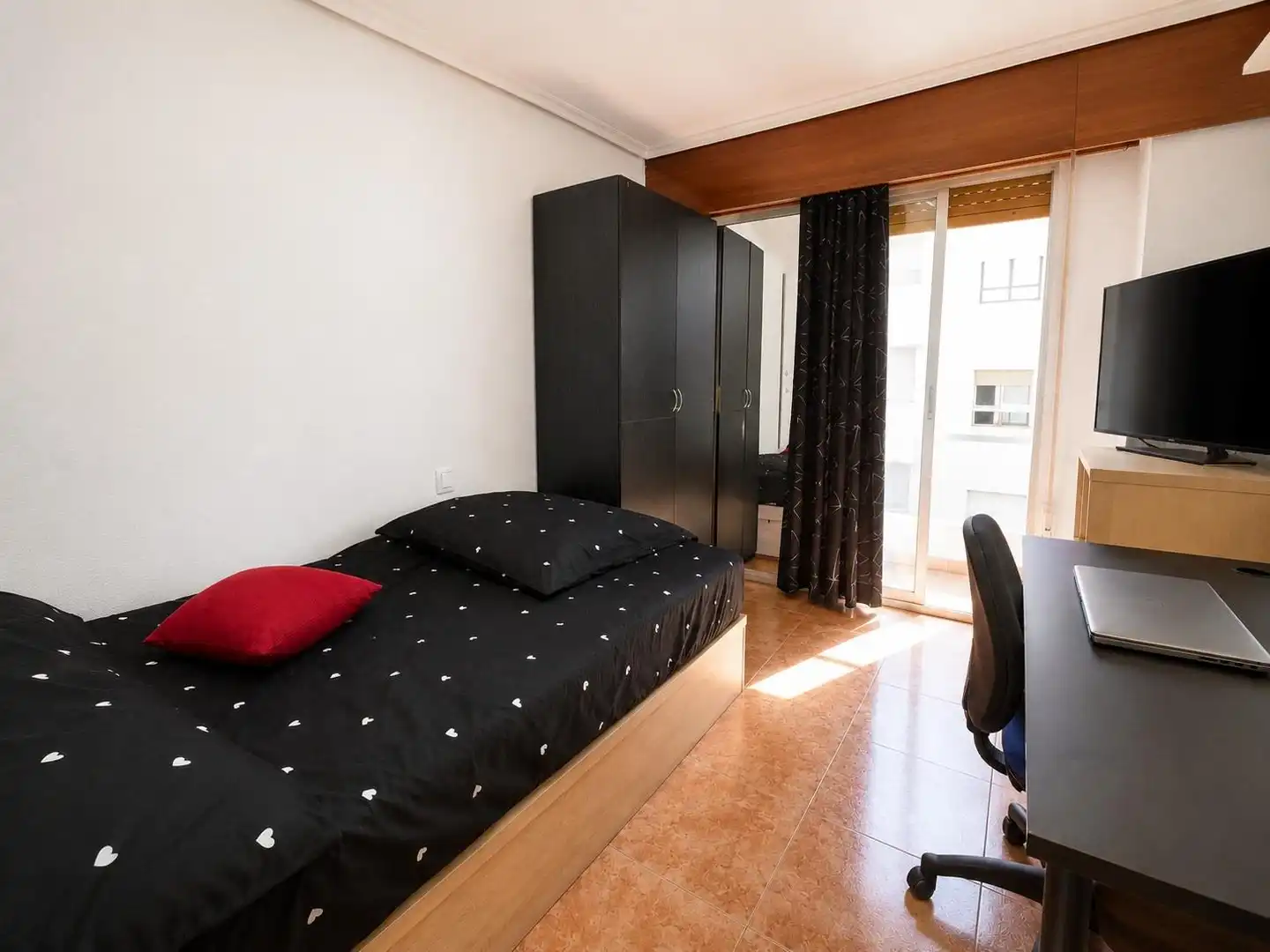Bedroom of Flat for sale in Valencia  with Air Conditioner, Terrace and Furnished