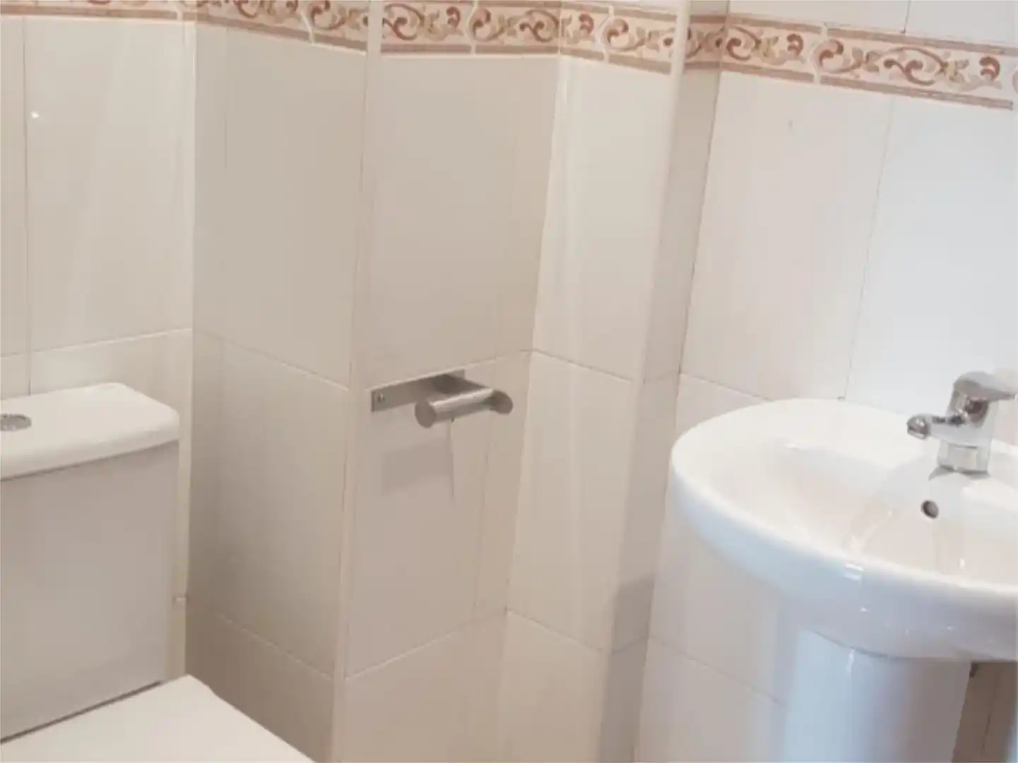 Bathroom of Flat for rent in Ripollet  with Air Conditioner and Balcony