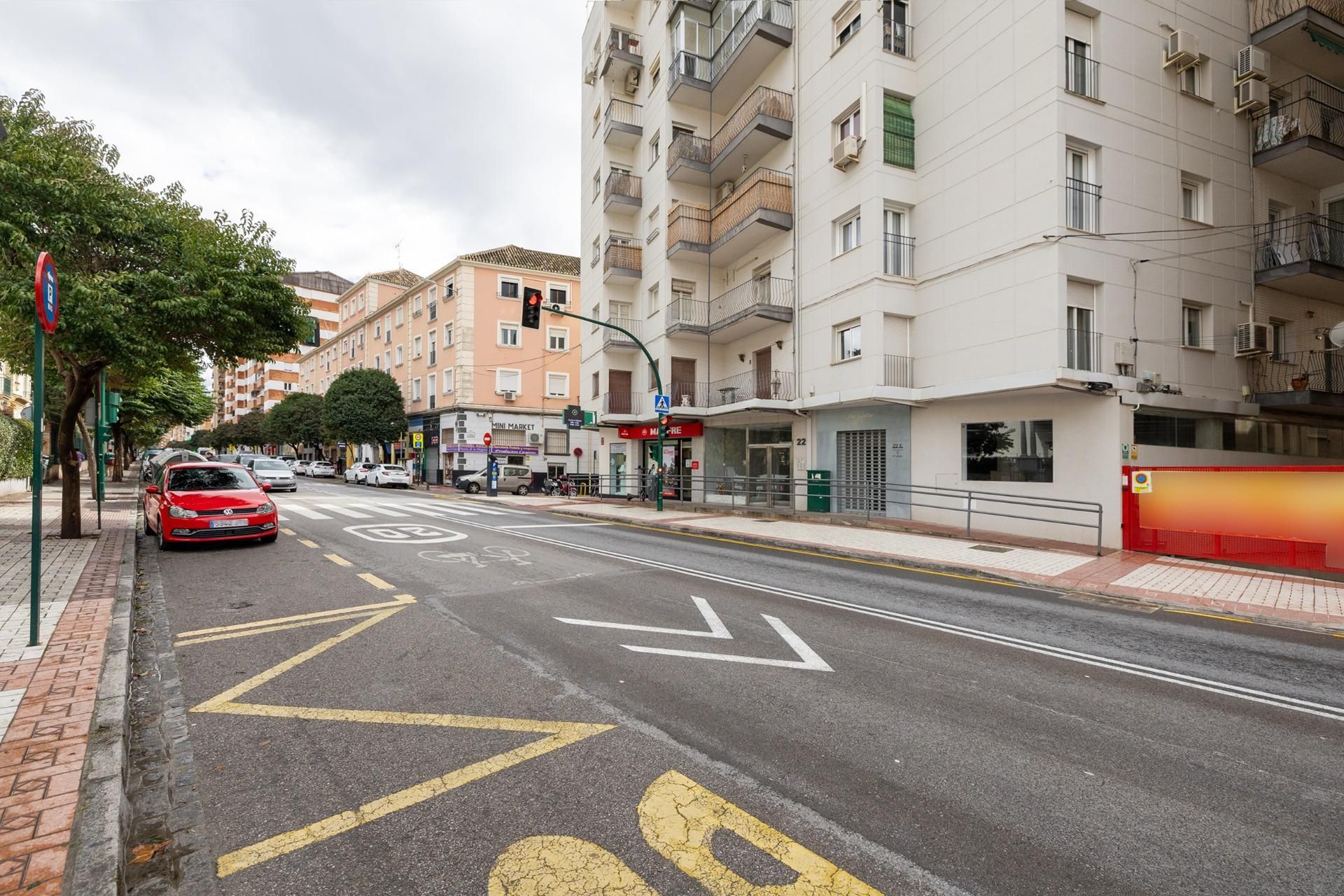Vista exterior de Local en venda en  Granada Capital