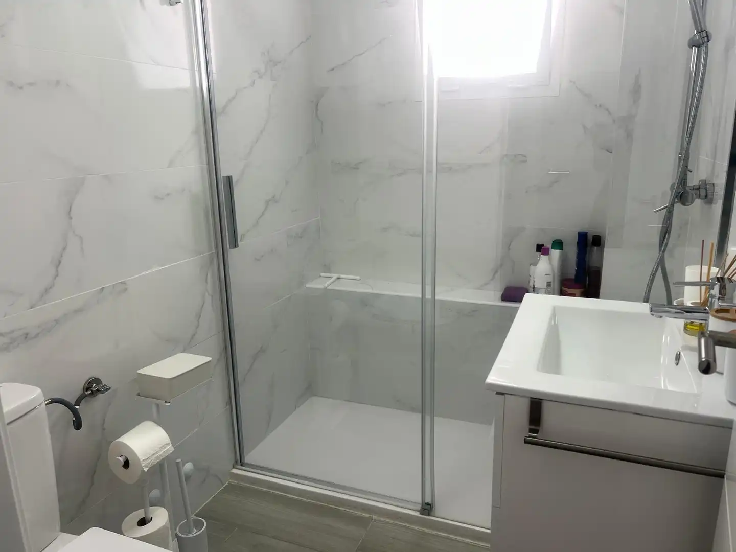 Bathroom of Flat for sale in Fuengirola  with Private garden, Terrace and Furnished
