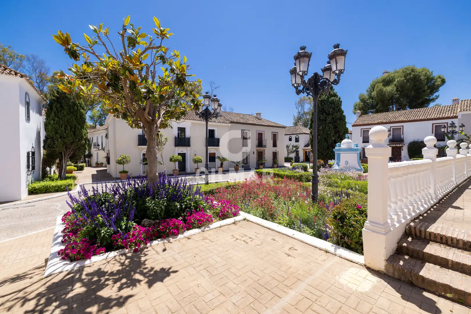 Vista exterior de Casa adosada en venta en Marbella con Calefacción, Piscina y Amueblado