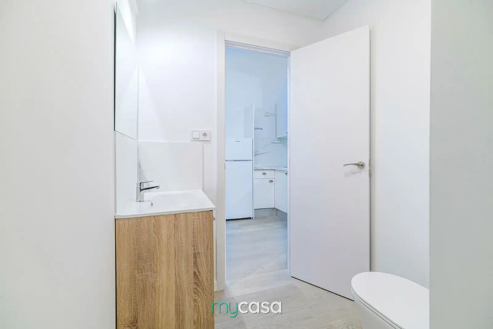Bathroom of Study for sale in Barberà del Vallès  with Air Conditioner, Parquet flooring and Furnished