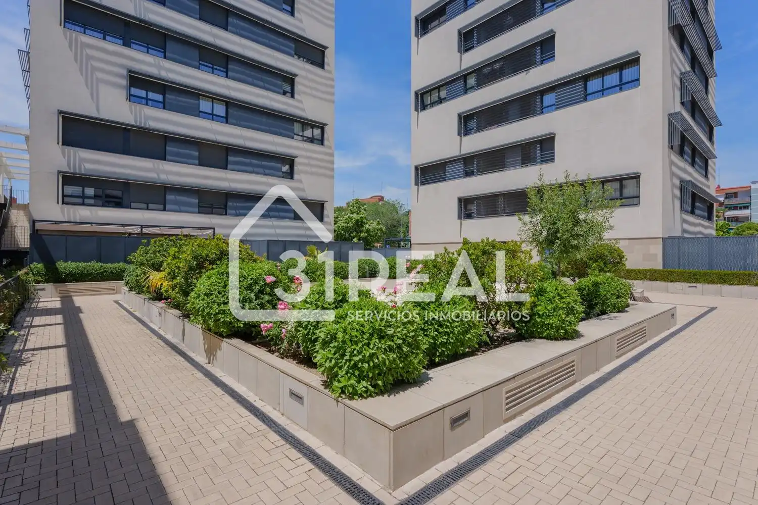Außenansicht von Wohnung zum Verkauf in Madrid mit Heizung, Privatgarten und Gemeinschaftspool