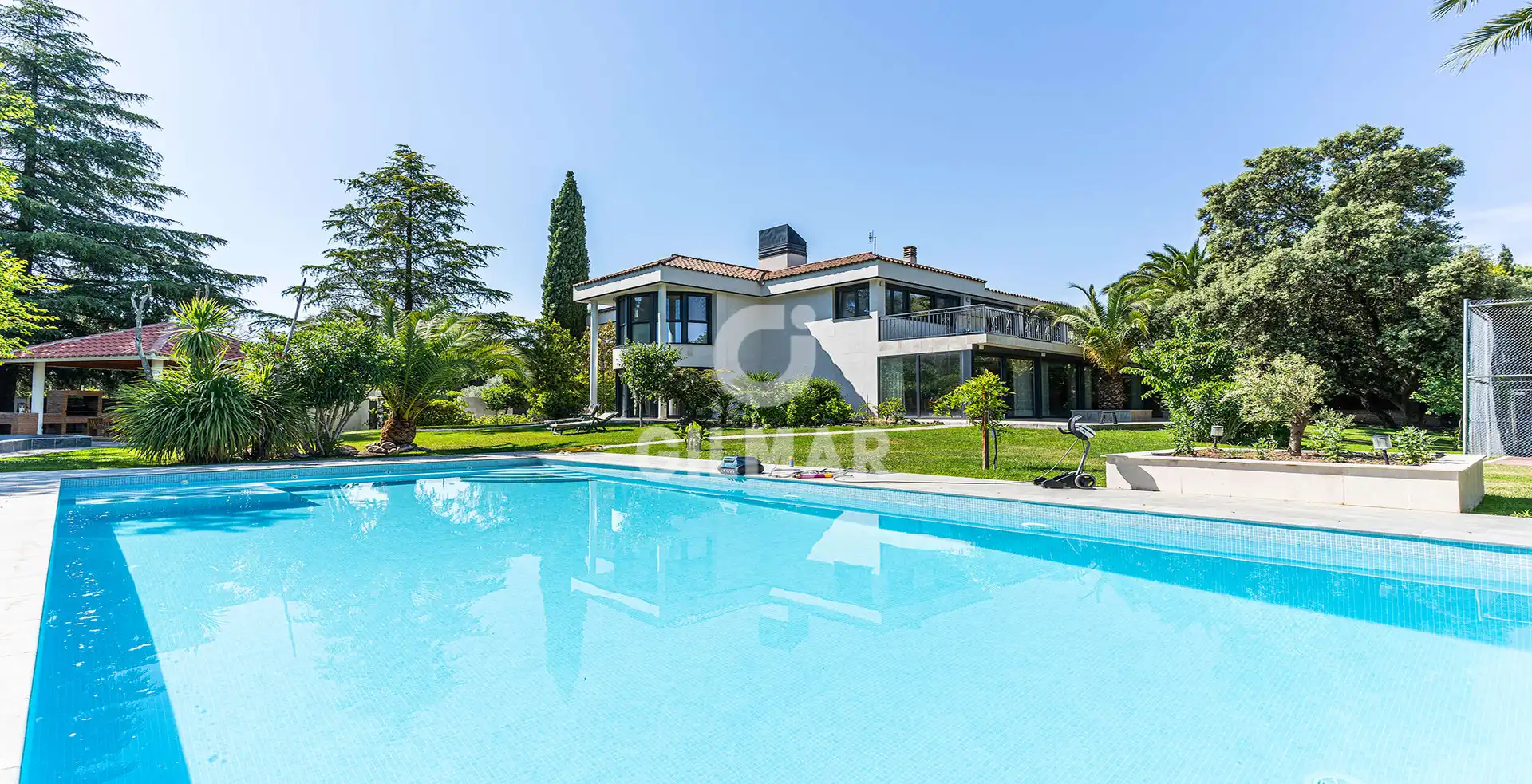 Vista exterior de Casa o chalet en venta en Boadilla del Monte con Calefacción, Jardín privado y Piscina
