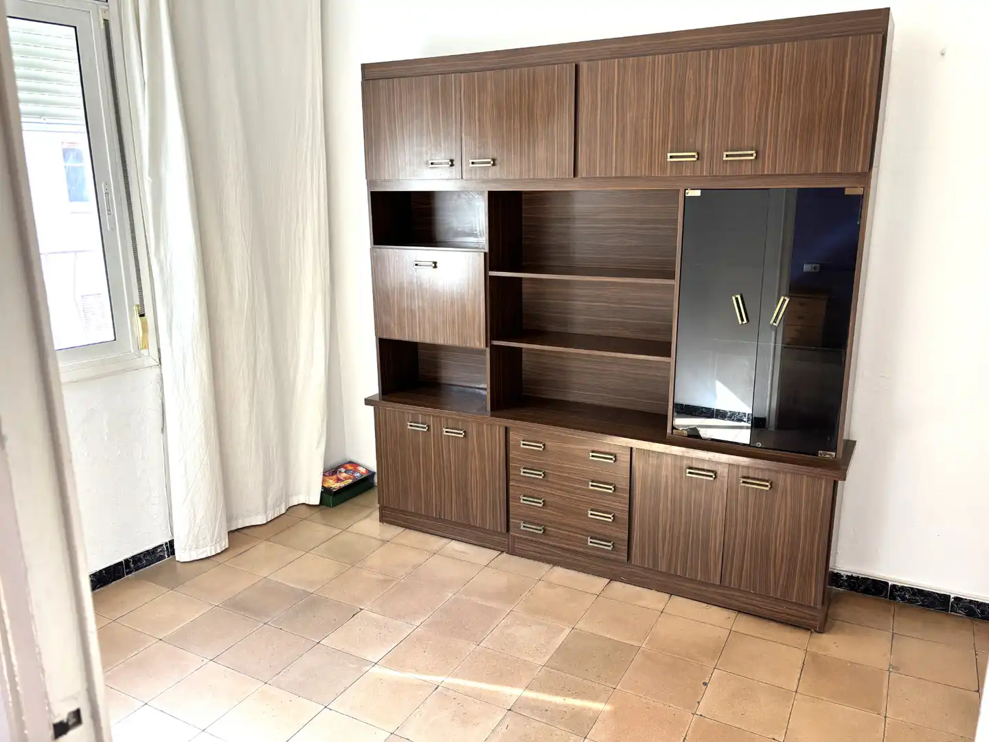 Sala de estar de Piso en venta en L'Hospitalet de Llobregat con Alarma