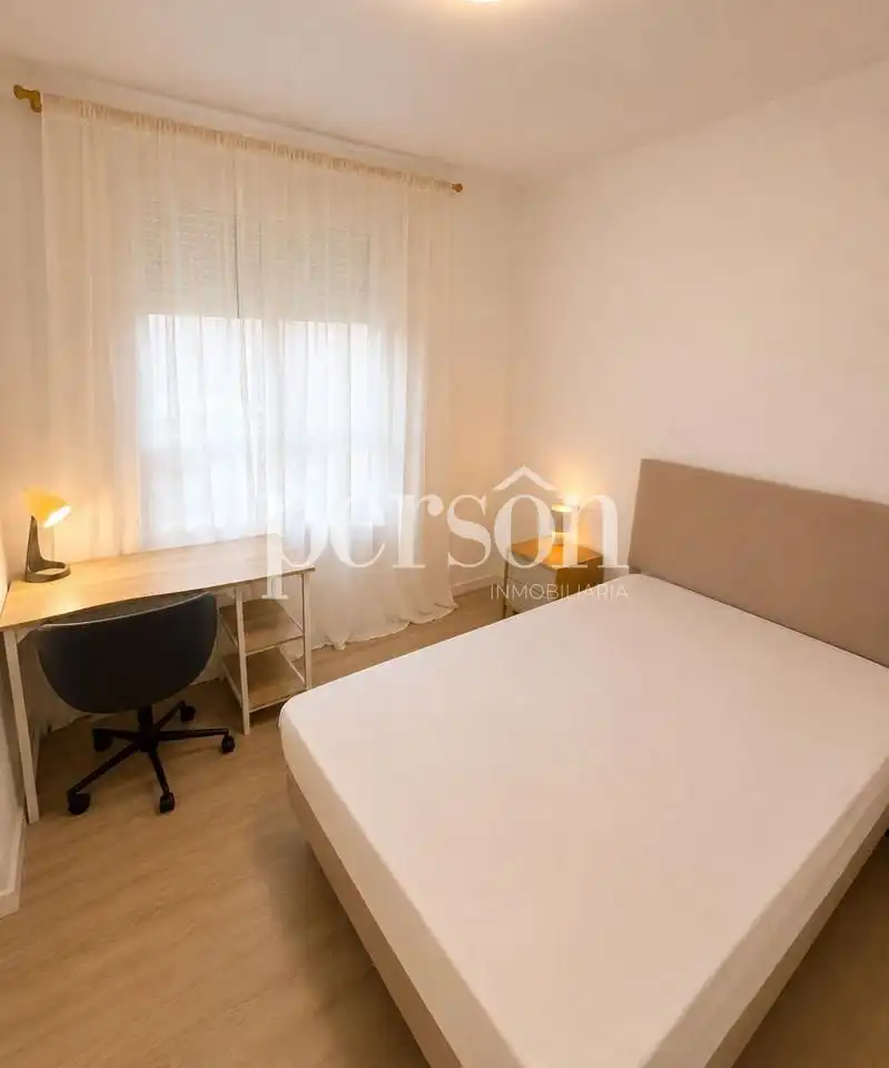 Bedroom of Flat for share in Moncada  with Air Conditioner and Furnished