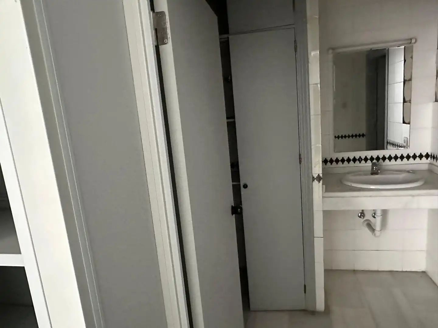 Baño de Local de alquiler en Mairena del Aljarafe con Aire acondicionado y Calefacción