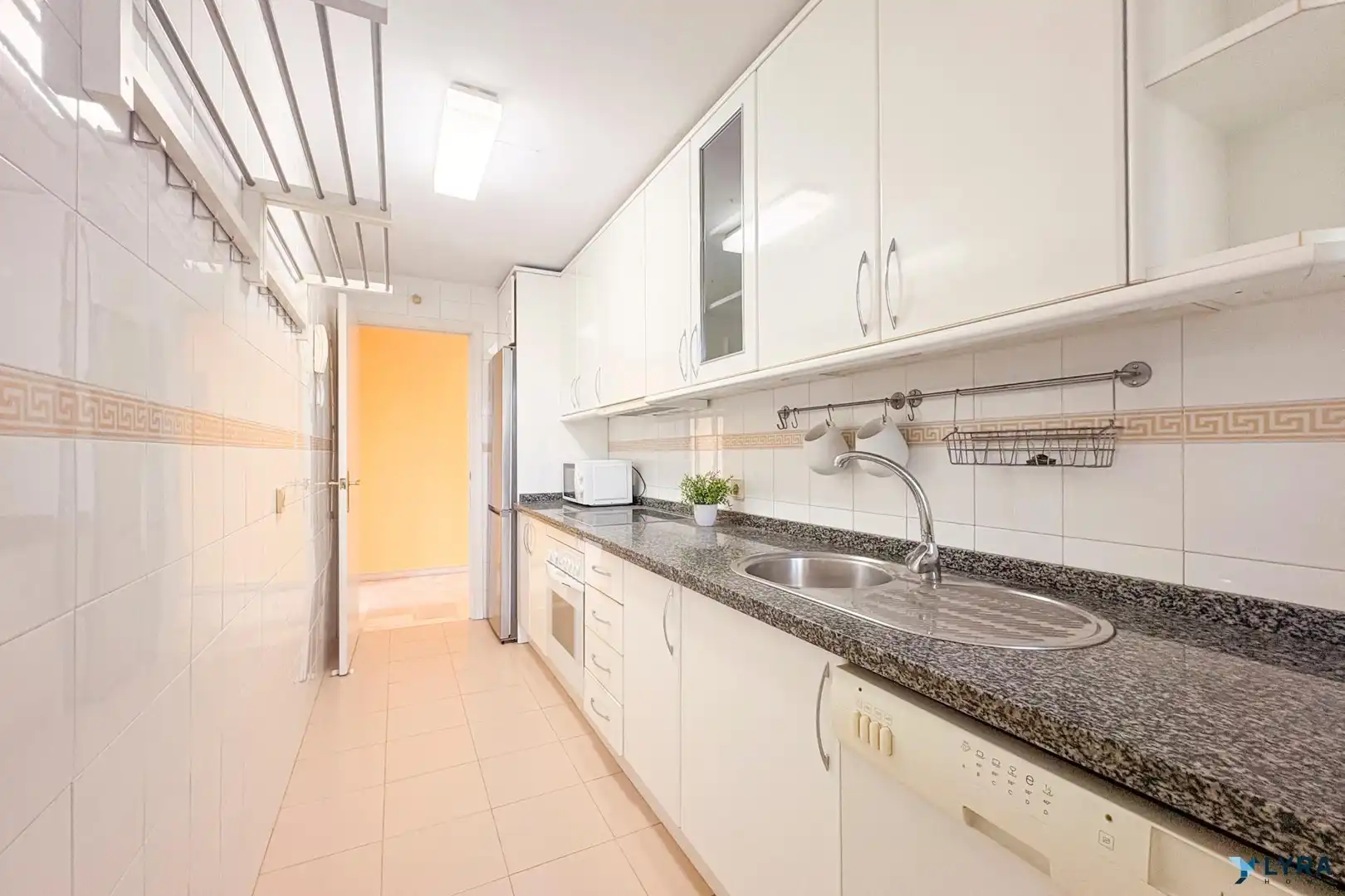 Kitchen of Flat for rent in Tomares  with Balcony and Community pool