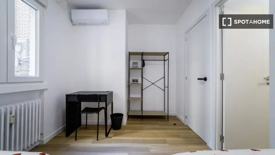 Habitación de Piso de alquiler en Madrid con Aire acondicionado, Calefacción y Amueblado