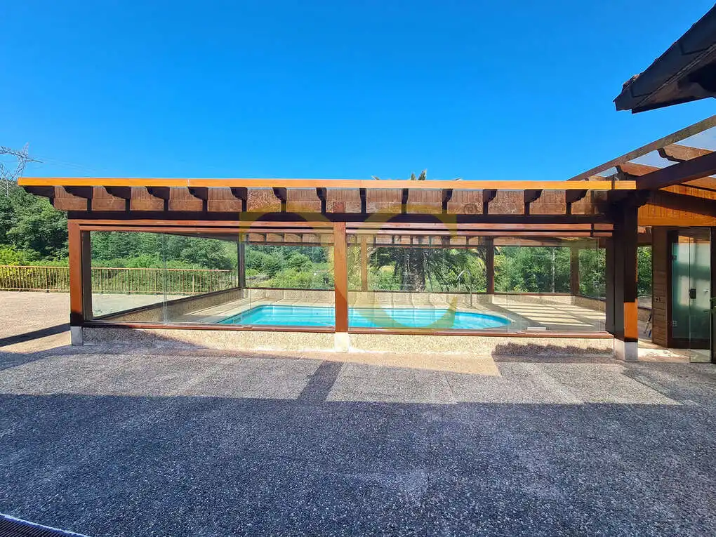 Piscina de Casa o xalet en venda en Oviedo  amb Calefacció, Jardí privat i Terrassa