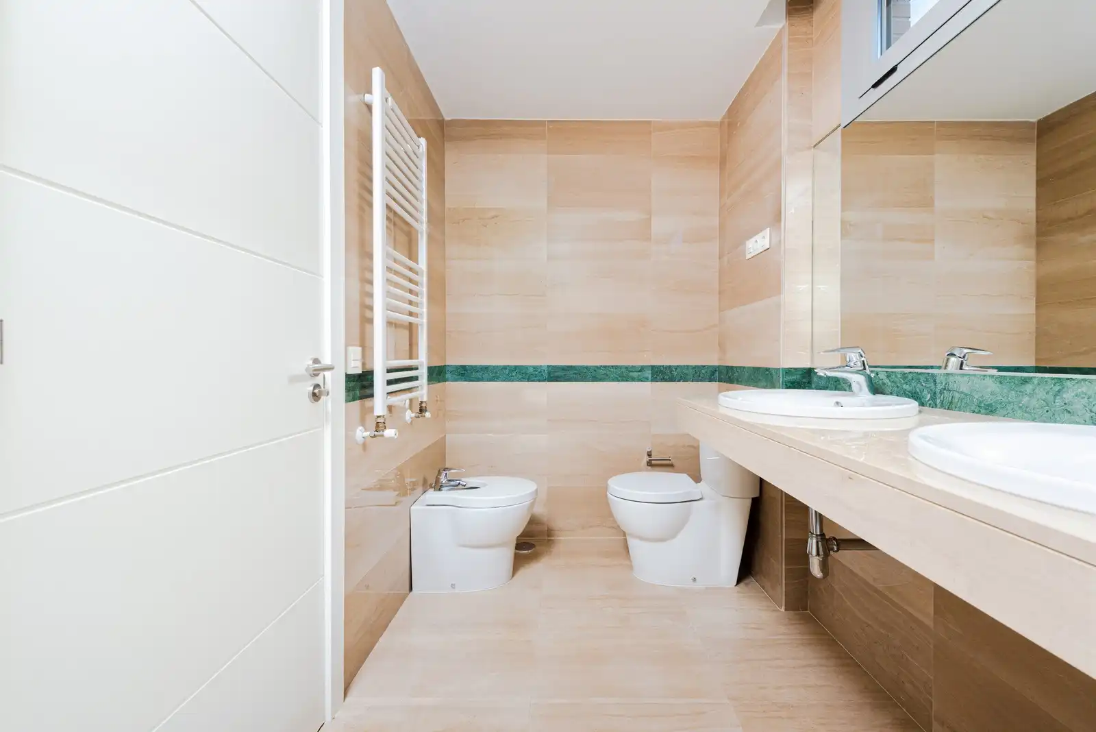 Bathroom of Flat for rent in Boadilla del Monte  with Air Conditioner, Heating and Oven