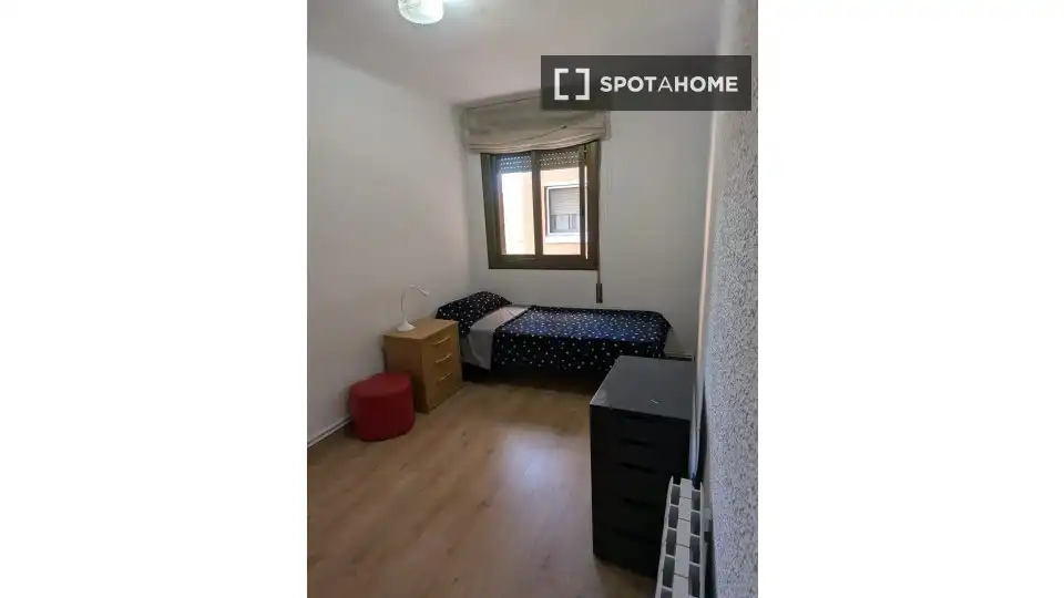 Bedroom of Flat for share in Terrassa  with Air Conditioner, Heating and Furnished