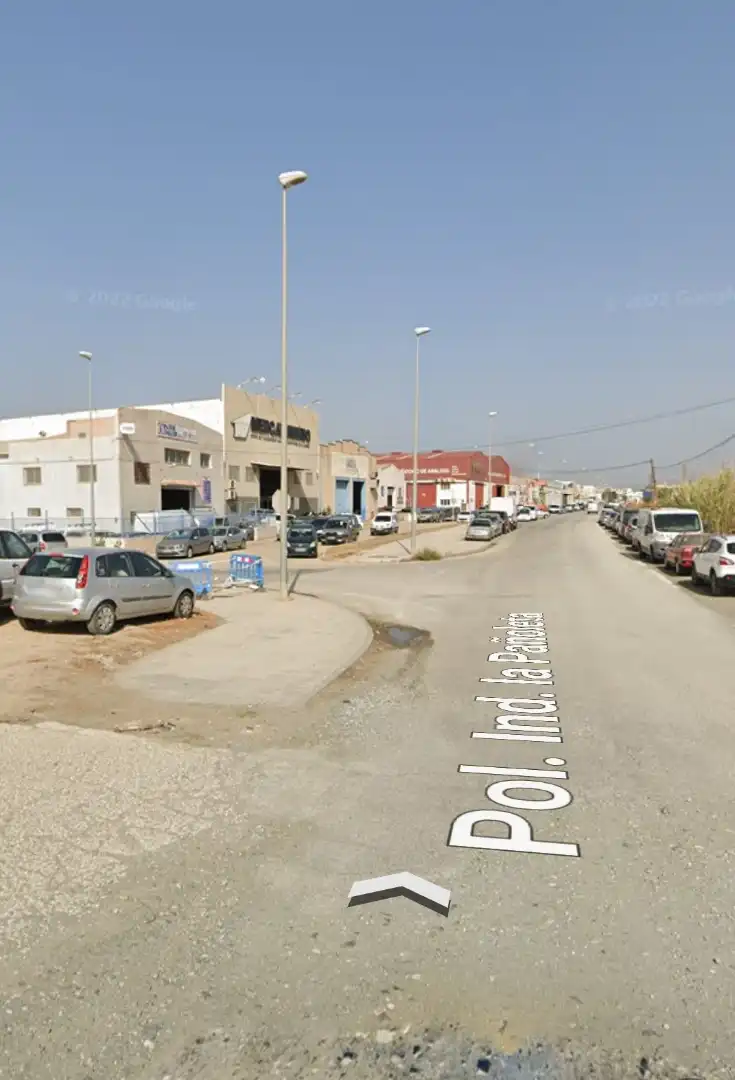 Außenansicht von Fabrikhallen zum Verkauf in Vélez-Málaga mit Heizung und Alarm